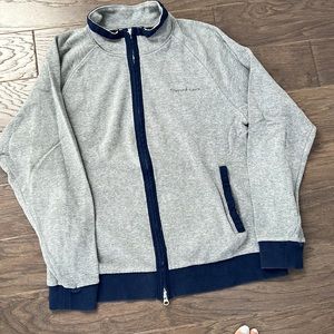 Vineyard vines gray cotton shirt with navy trim. Full zipper.